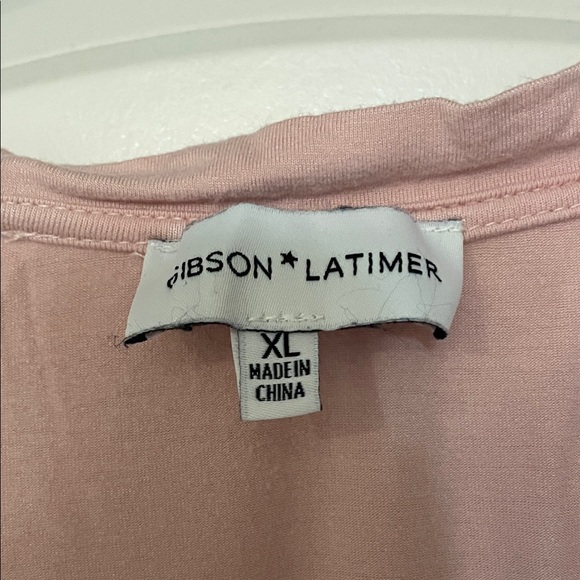 Gibson Latimer Soft Pink V-Neck Tee - Picture 2 of 4